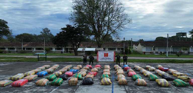 Ejército decomisa millonario cargamento de presunto contrabando en Pitalito
